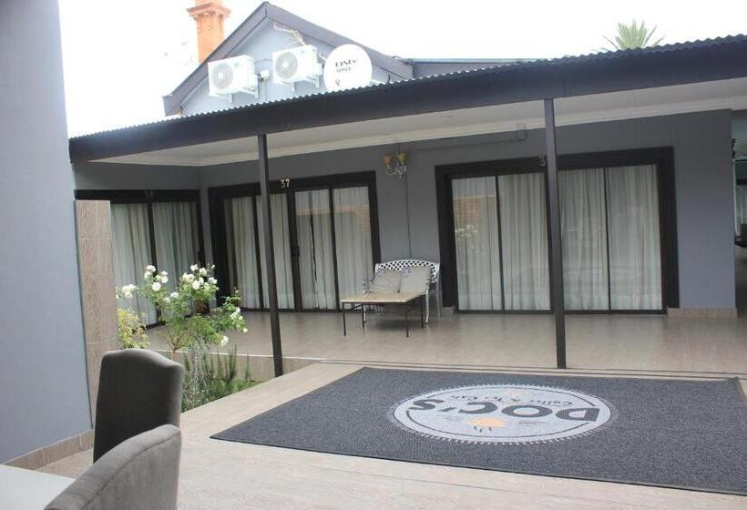 ホテル Halfway House