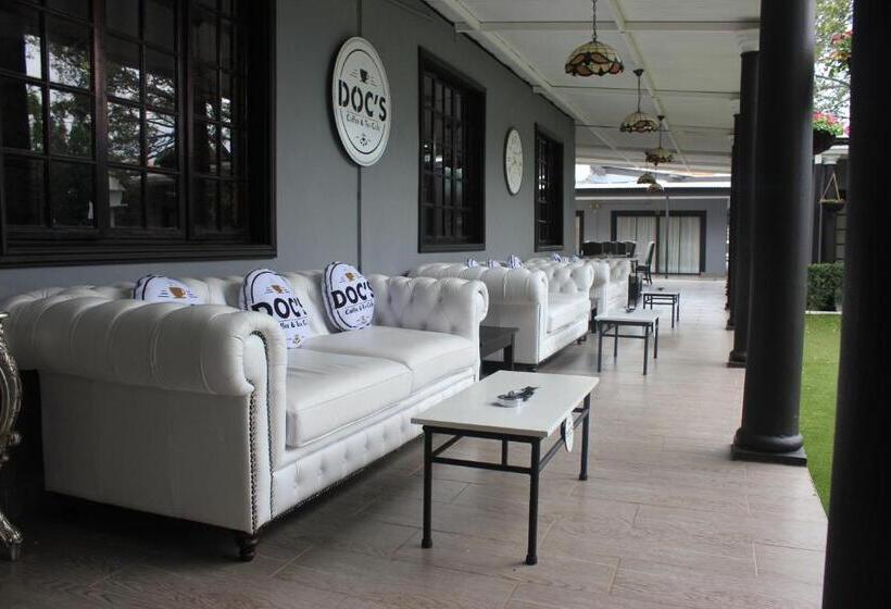 ホテル Halfway House