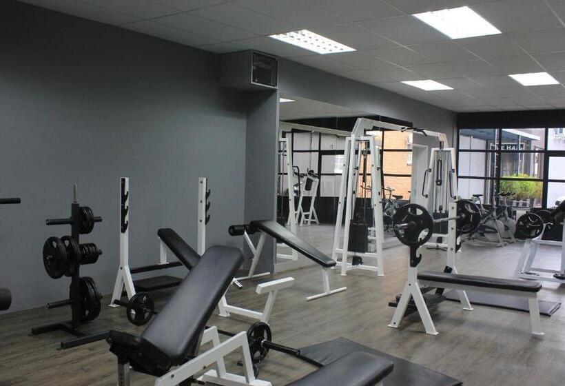 ホテル Halfway House