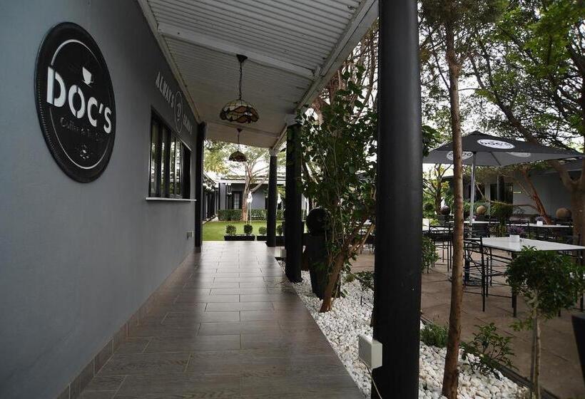 ホテル Halfway House