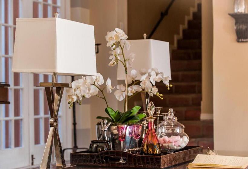 فندق Whale View Manor & Spa