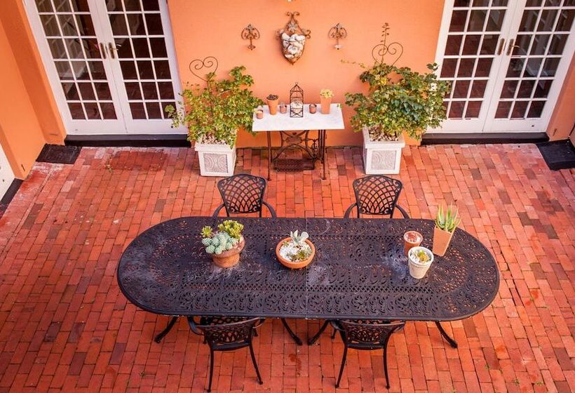 فندق Whale View Manor & Spa