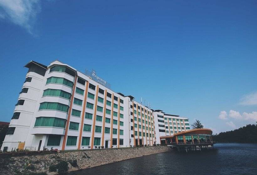 منتجع The Regency Waterfront