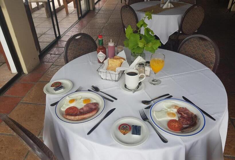 Riviera Hotel & Chalets