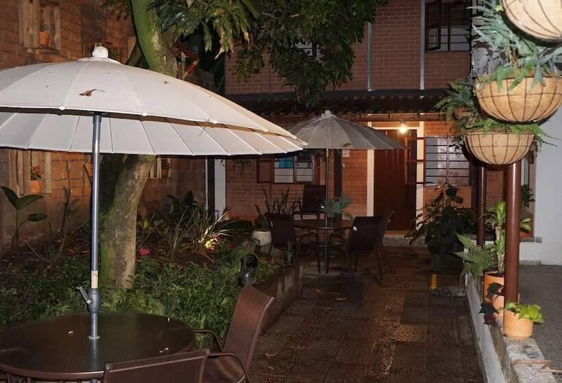 酒店 El Jardin De La 10   Hostel