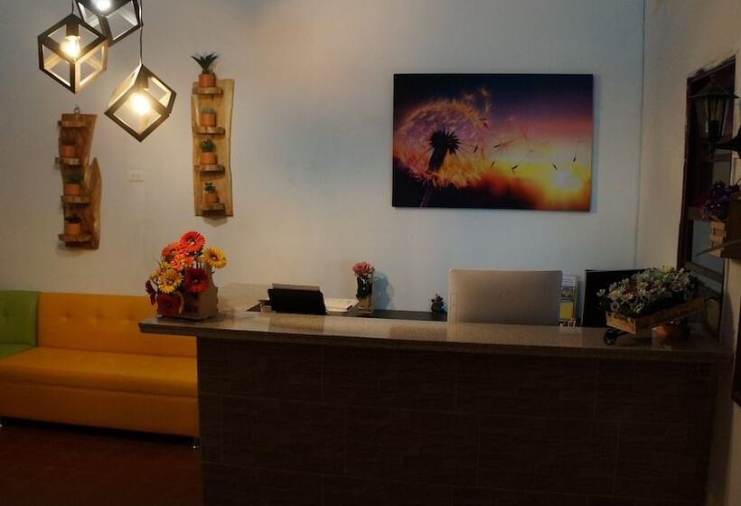 酒店 El Jardin De La 10   Hostel