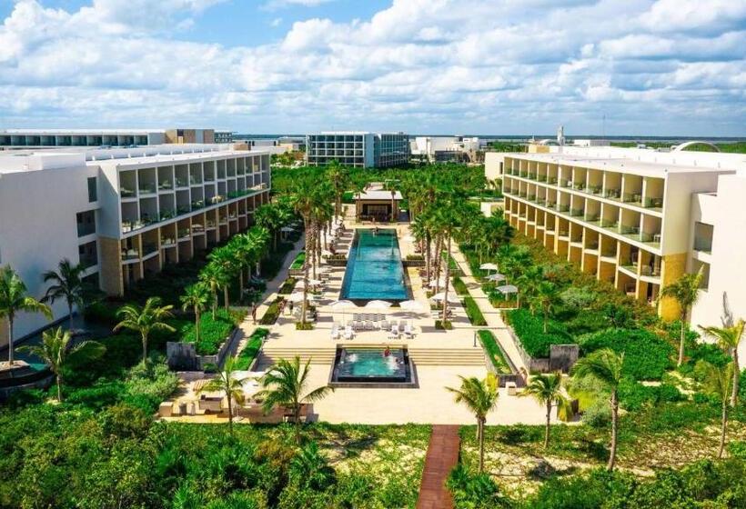 Family Selection at Grand Palladium Select Costa Mujeres Resort & Spa - All Inclusive