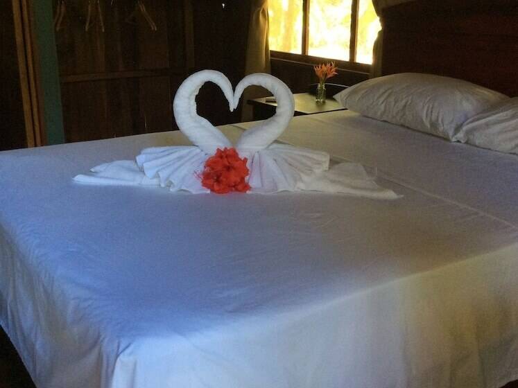 هتل Hidden Paradise Lodge