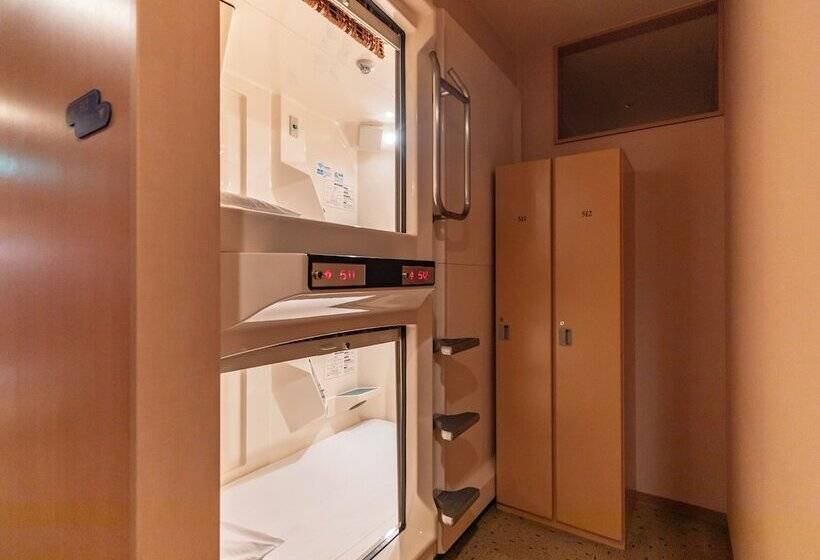 Отель Asahi Sauna Capsule Inn Hirosaki