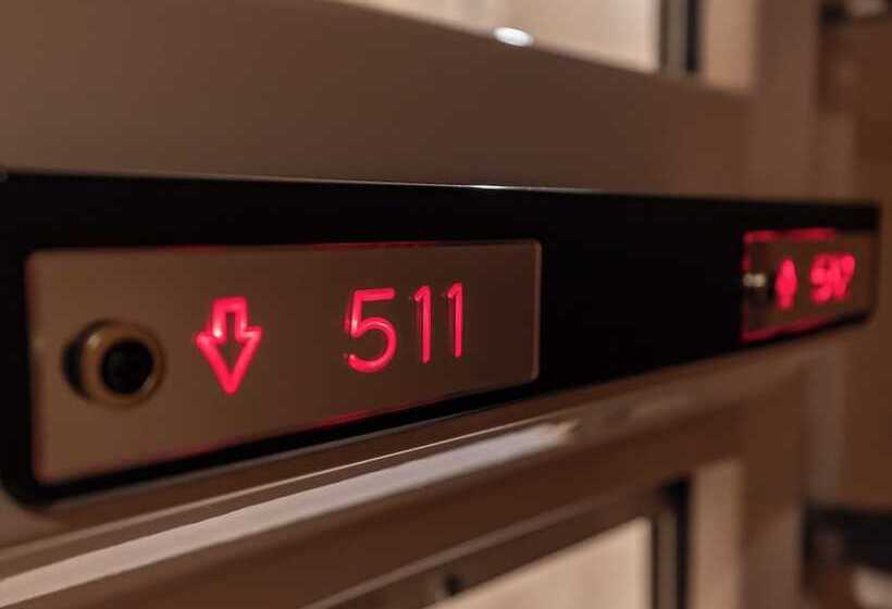 Отель Asahi Sauna Capsule Inn Hirosaki