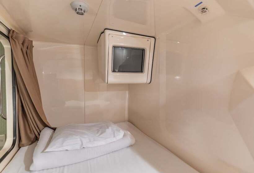 Отель Asahi Sauna Capsule Inn Hirosaki