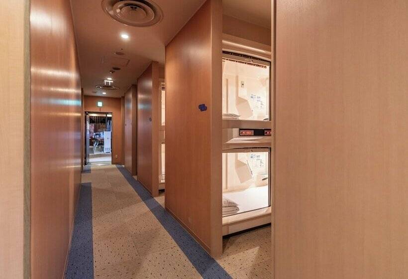 Отель Asahi Sauna Capsule Inn Hirosaki
