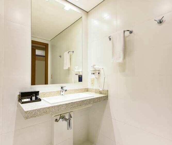 Отель Intercity Anápolis