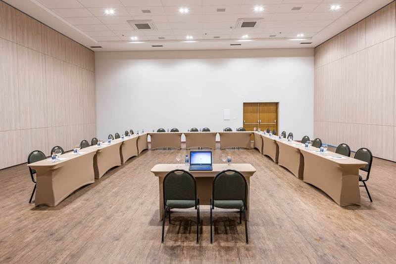 Отель Intercity Anápolis