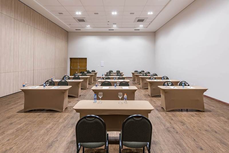 Отель Intercity Anápolis