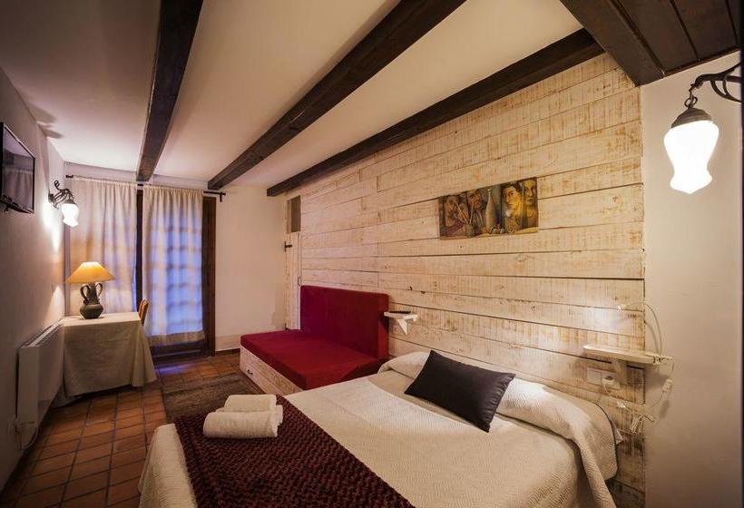 הוסטל Boi Romanic Suites