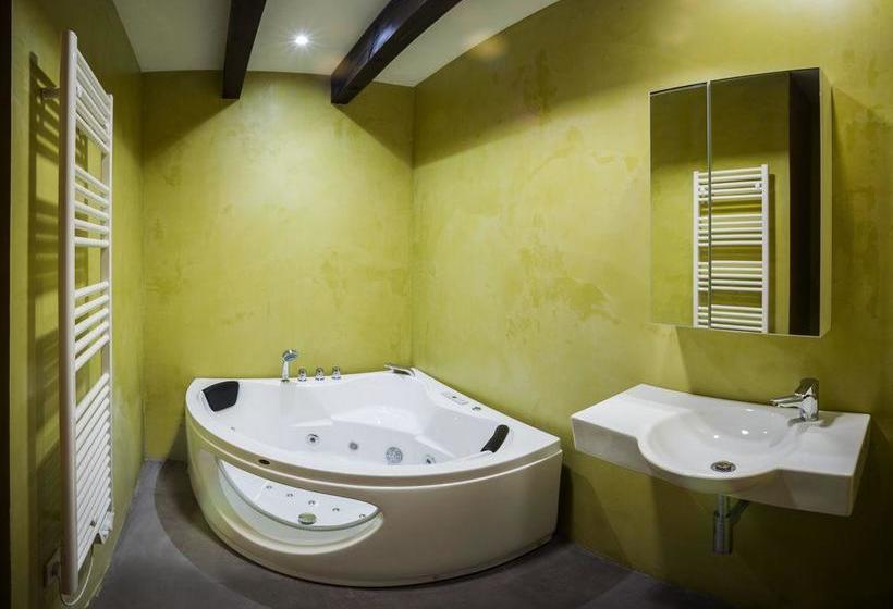 הוסטל Boi Romanic Suites