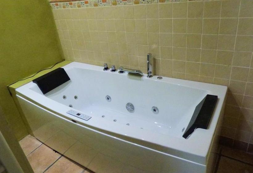 הוסטל Boi Romanic Suites