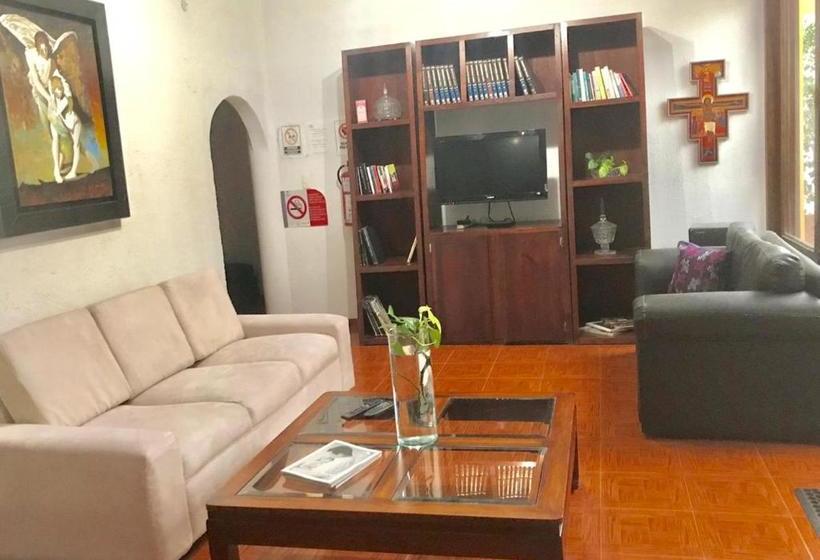 ユースホステル Hostal De San Pedro