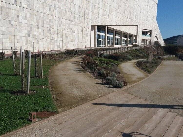 Albergue Monterrey   Hostel