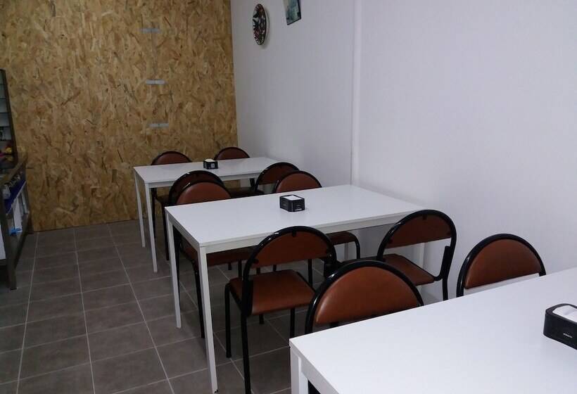 Albergue Monterrey   Hostel