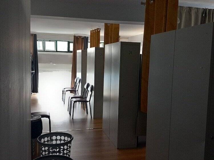 Albergue Monterrey   Hostel