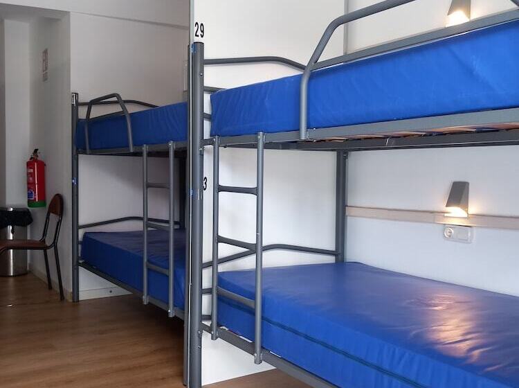 Albergue Monterrey   Hostel