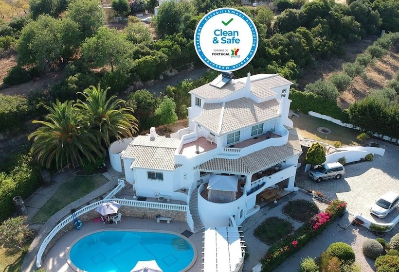 ベッドアンドブレックファースト The White House  Boutique Villa