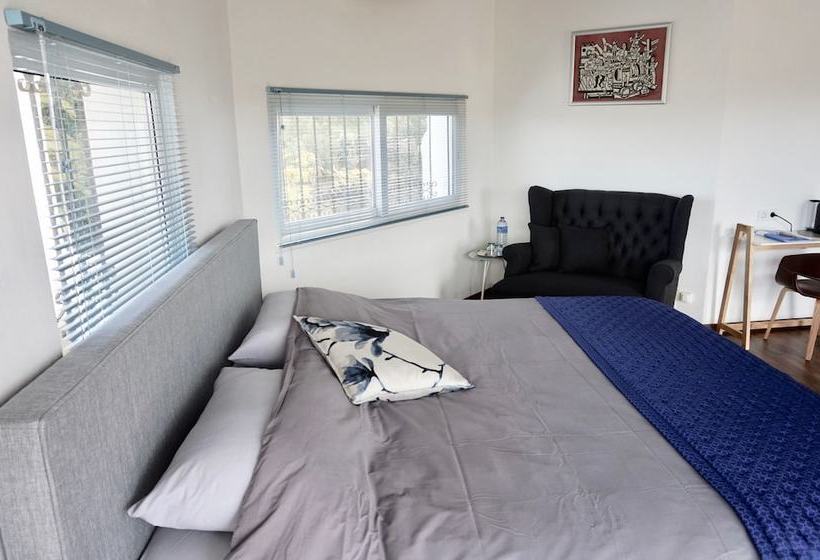 ベッドアンドブレックファースト The White House  Boutique Villa