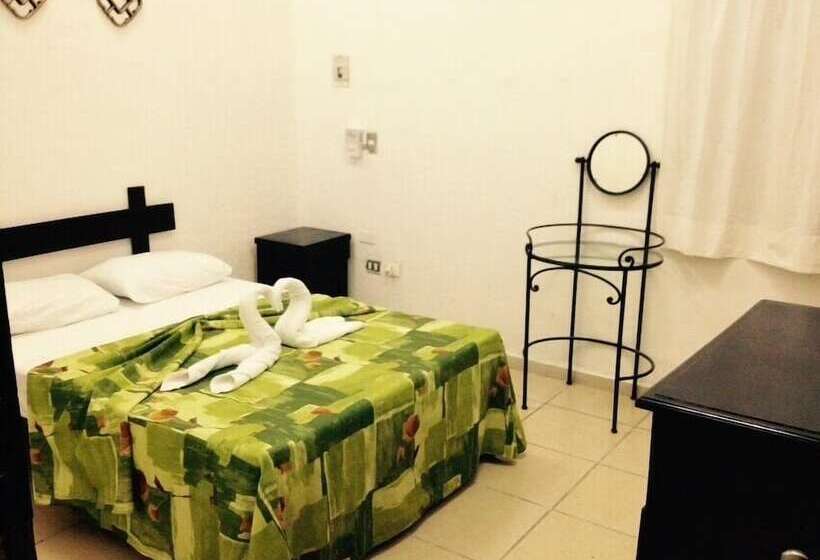 Charlys Hostal Hostel