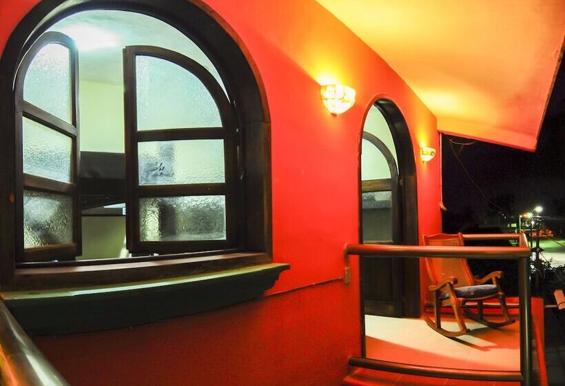 Charlys Hostal Hostel