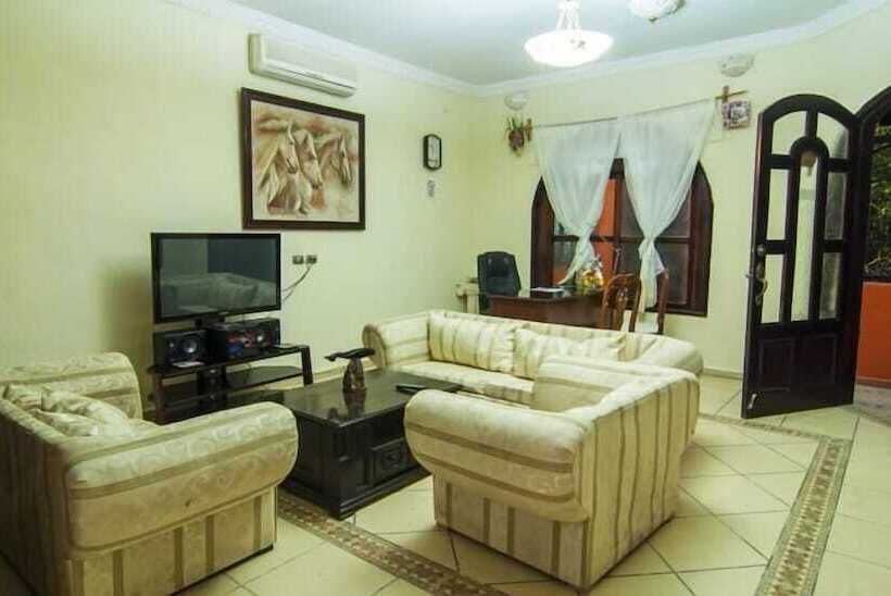 Charlys Hostal Hostel