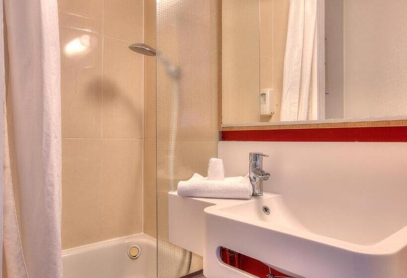 B&b Hotel Villeneuve Loubet Village