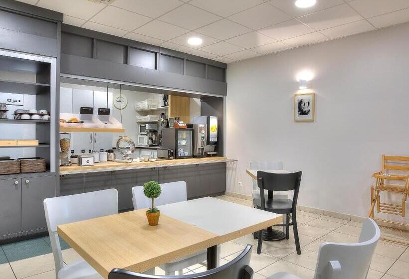 B&b Hotel Villeneuve Loubet Village