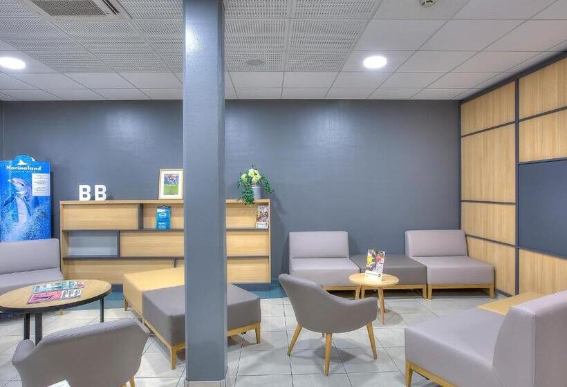 B&b Hotel Villeneuve Loubet Village