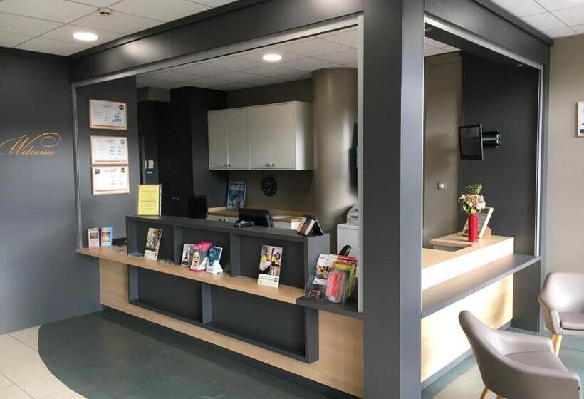 B&b Hotel Villeneuve Loubet Village