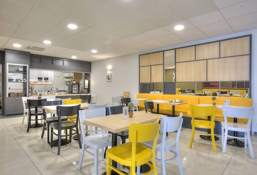 B&b Hotel Villeneuve Loubet Village