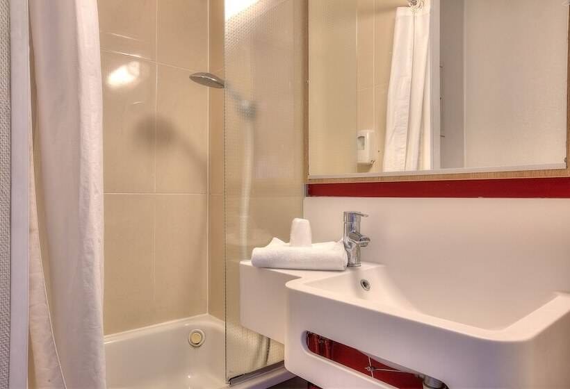 B&b Hotel Villeneuve Loubet Village