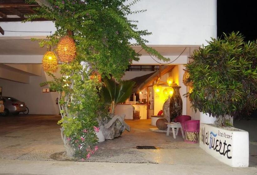 Отель El Fuerte Beach Apartments