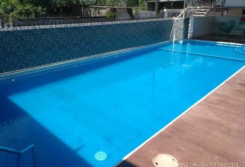 ホテル Fiesta Portola