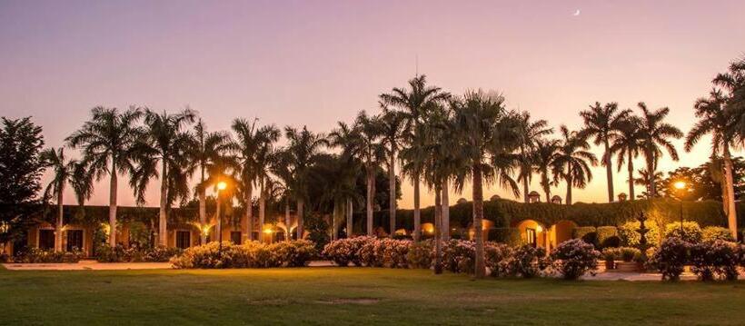 Отель Hacienda Cazadores