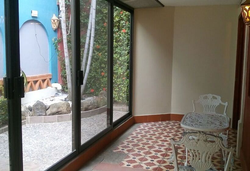 Отель Hacienda Flamingos