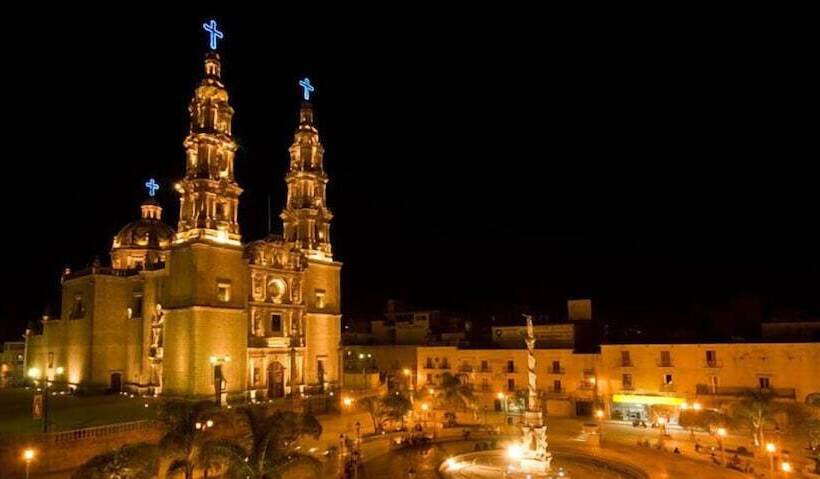 Отель Hacienda Los Narcisos