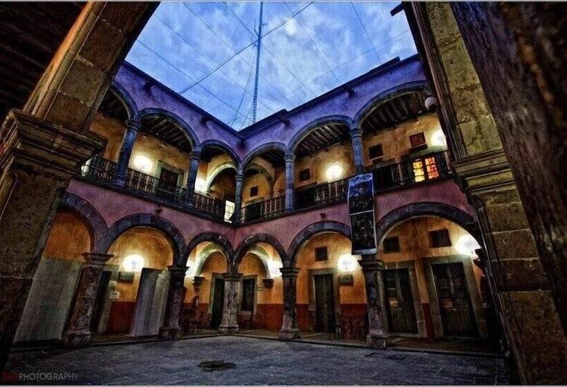 Отель Hacienda Los Narcisos