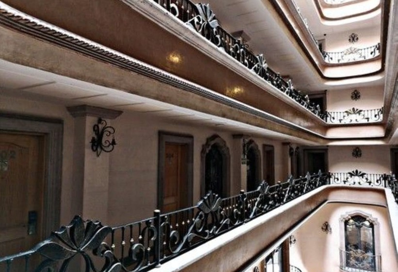 Отель Hacienda Los Narcisos