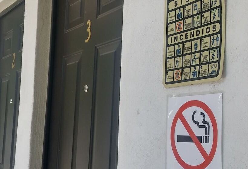 ホテル Hospedaje Parras