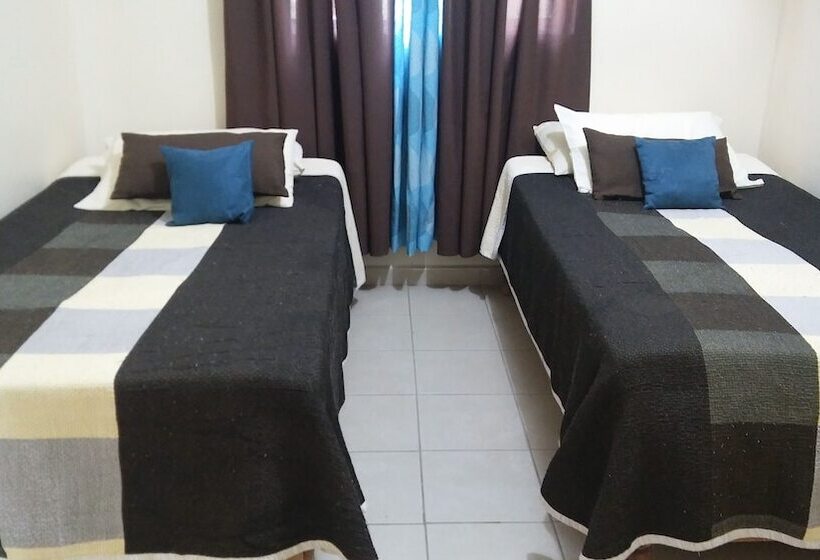 ホテル Hospedaje Parras