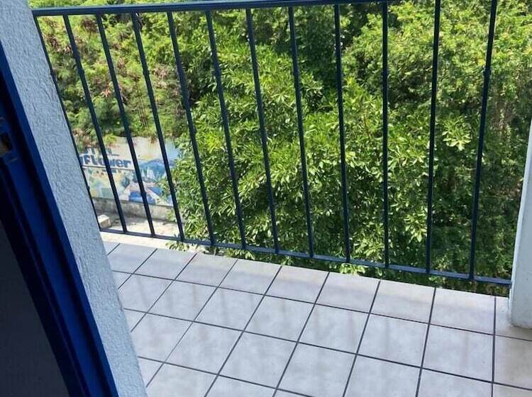 ホテル & Hostal Mayflower