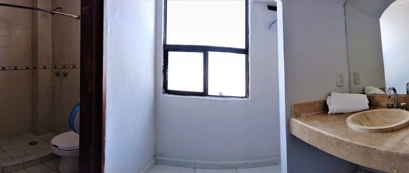 בית מלון כפרי Laguna Inn