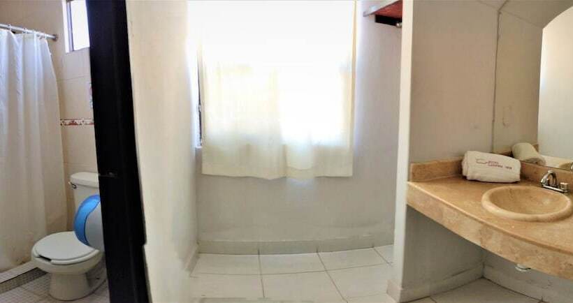 בית מלון כפרי Laguna Inn